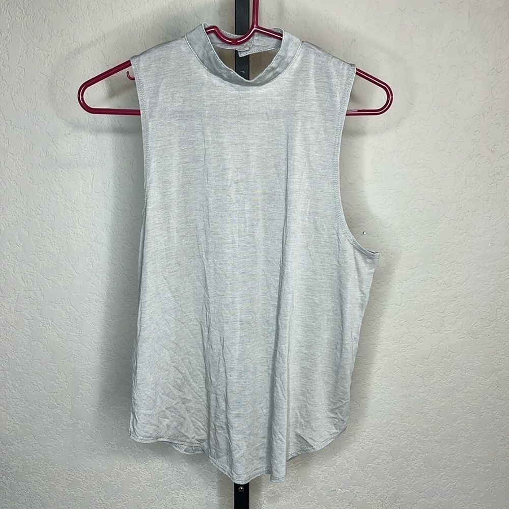 310 - Chaser NWT Gray Sleeveless Top, Size Medium. Perfect with Blazers, Sweater